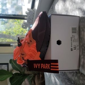 Ivy Park Night Jogger Unisex, Size 11 1/2 Maroon and Orange